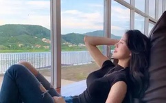 老公回家就吃我的奶奶怎么办呢